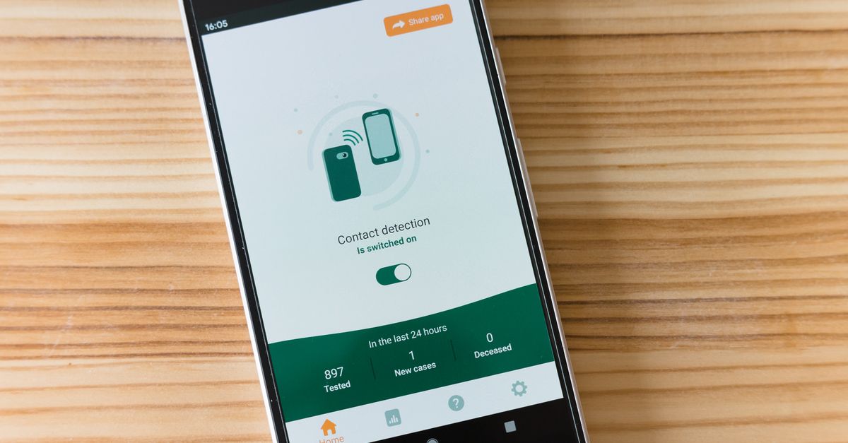 Smartphone Android affichant une interface d'antivirus avec un bouclier de protection