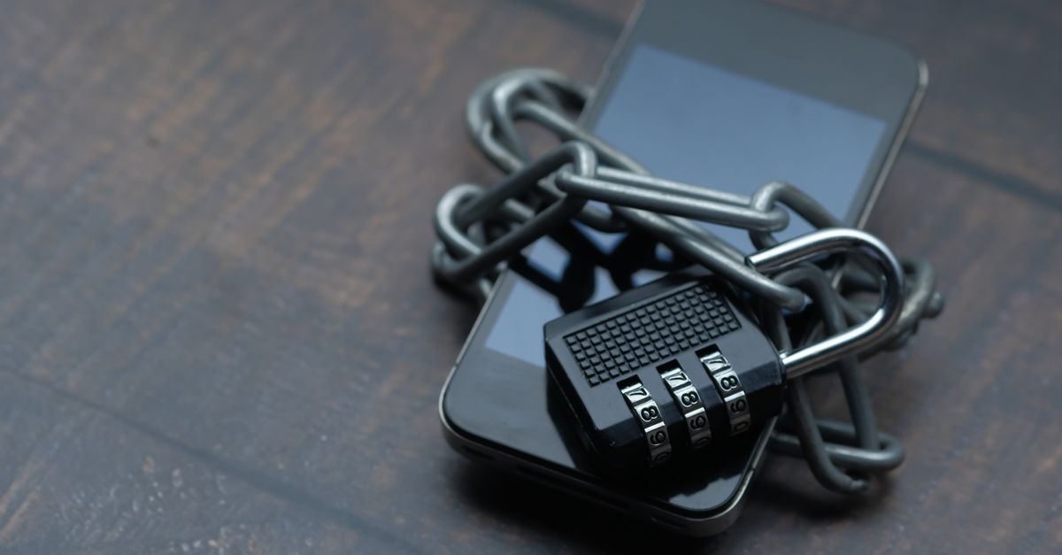 Smartphone sécurisé avec cadenas symbolisant la protection des données personnelles